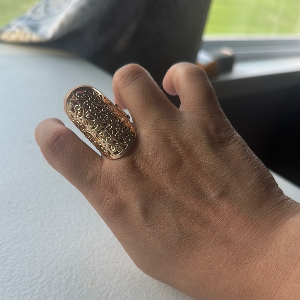 Elegant Gold Filigree Ring NWOT